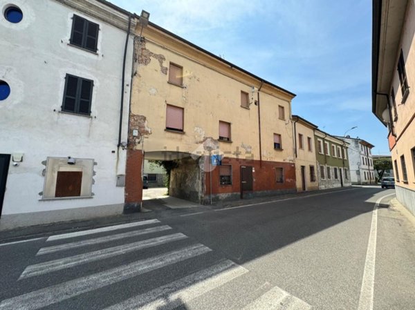 casa semindipendente in vendita a Portalbera
