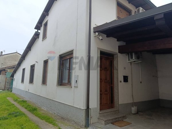 casa semindipendente in vendita a Portalbera