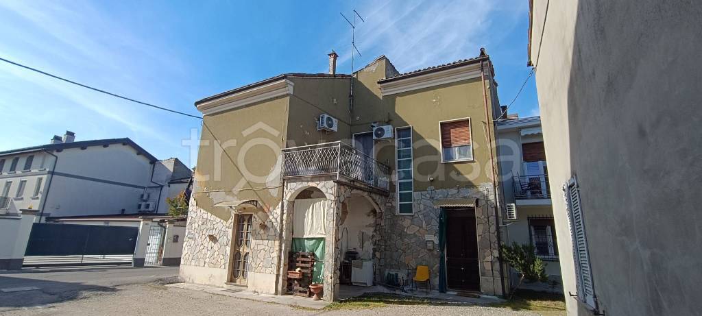 casa indipendente in vendita a Portalbera