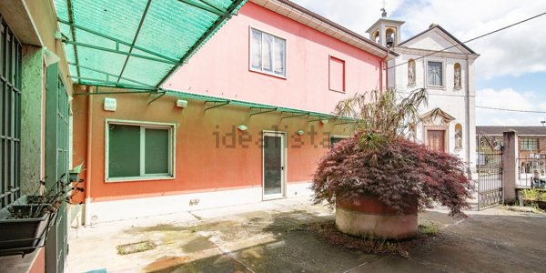 casa semindipendente in vendita a Rea