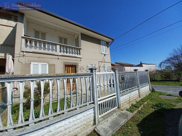 casa semindipendente in vendita a Rea