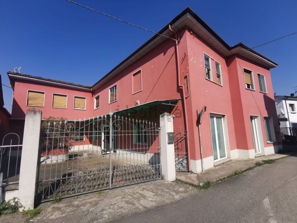 casa indipendente in vendita a Rea
