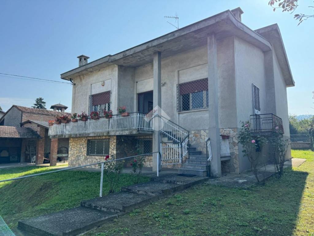 casa indipendente in vendita a Redavalle in zona Casa Ramati