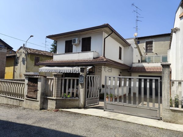 casa indipendente in vendita a Redavalle in zona Casa Ramati