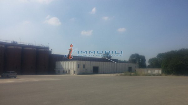 locale di sgombero in vendita a Retorbido