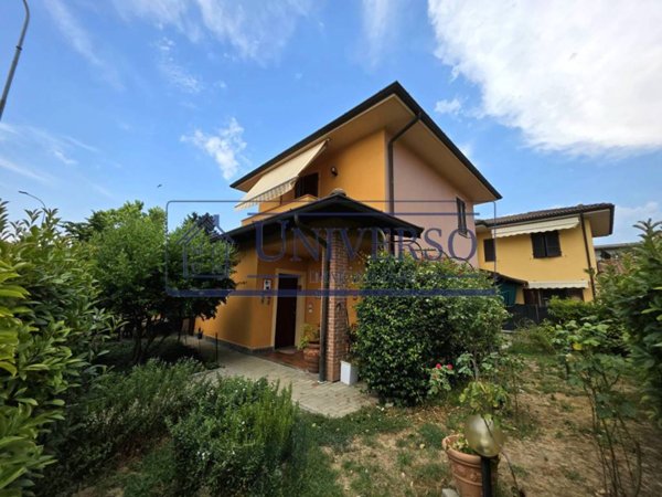 casa indipendente in vendita a Retorbido in zona Garlassolo di Sopra