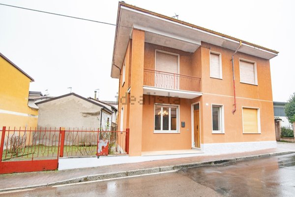 casa indipendente in vendita a Retorbido in zona Garlassolo di Sopra