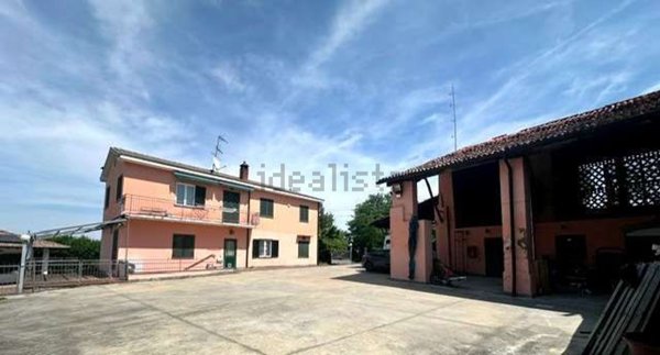 casa semindipendente in vendita a Retorbido in zona Garlassolo di Sopra