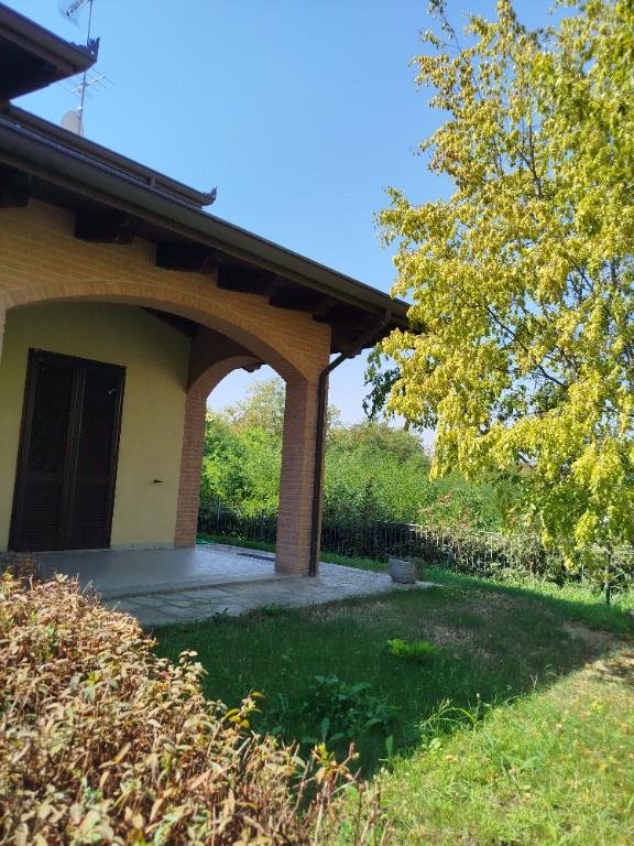 casa indipendente in vendita a Retorbido in zona Garlassolo di Sopra