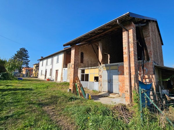 esavano in vendita a Rivanazzano Terme in zona Nazzano