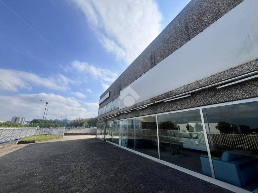 locale commerciale in vendita a Rivanazzano Terme