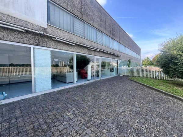 locale commerciale in vendita a Rivanazzano Terme