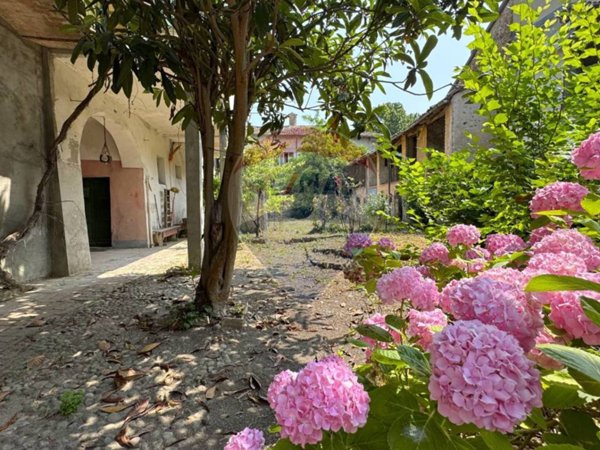 casa indipendente in vendita a Rivanazzano Terme in zona Nazzano