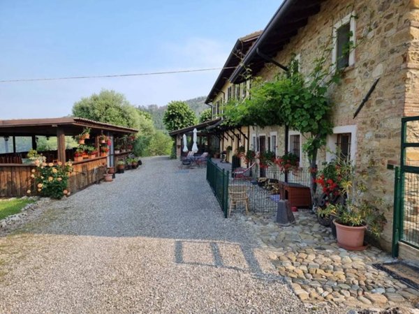 casa indipendente in vendita a Rivanazzano Terme in zona Nazzano