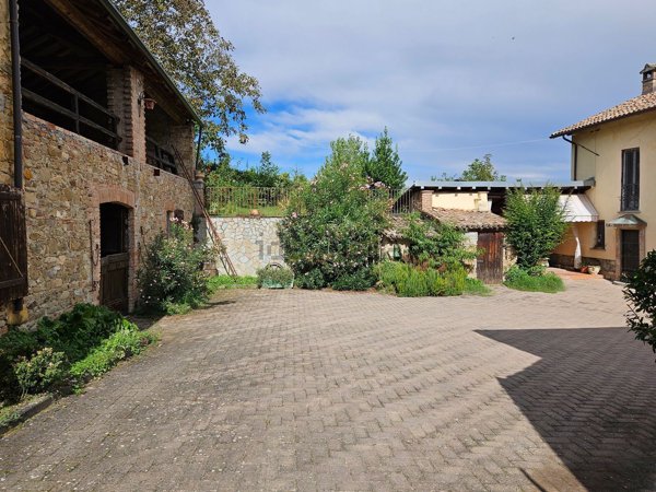 esavano in vendita a Rivanazzano Terme in zona Nazzano