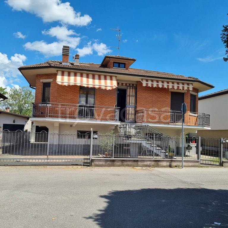 casa indipendente in vendita a Rivanazzano Terme in zona Chioda