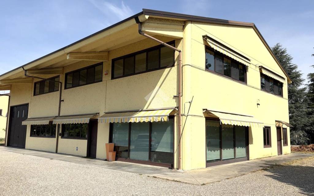 locale commerciale in vendita a Rivanazzano Terme in zona Chioda