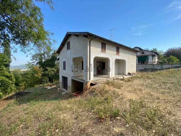 casa indipendente in vendita a Rivanazzano Terme in zona Nazzano