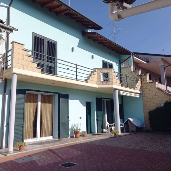 casa indipendente in vendita a Robbio
