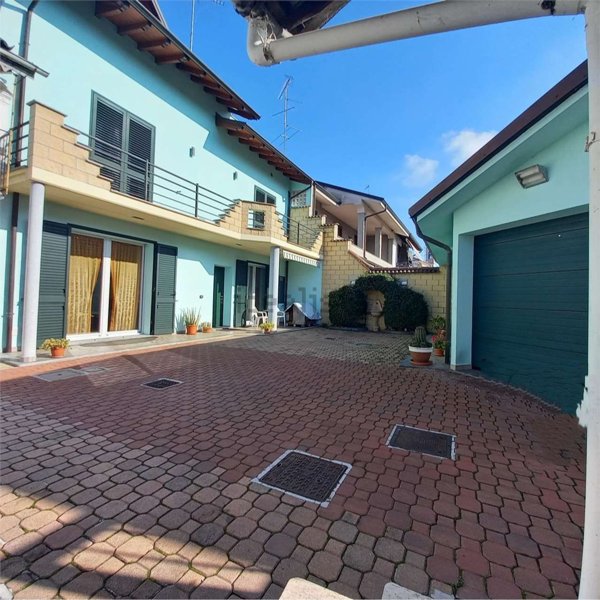 casa indipendente in vendita a Robbio