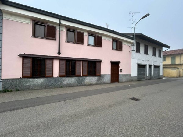 intera palazzina in vendita a Robbio