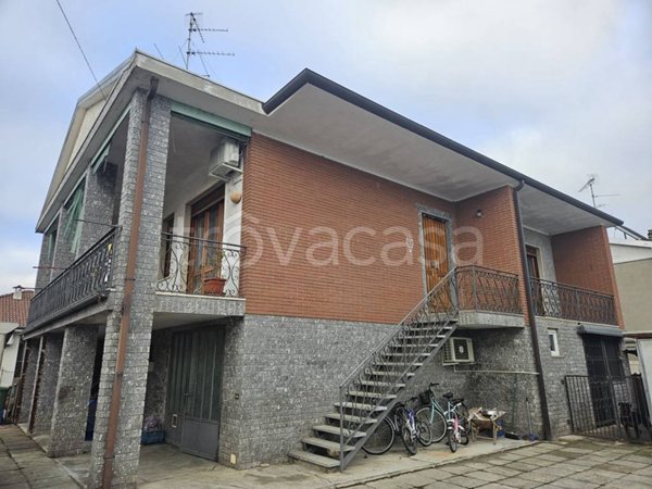 casa indipendente in vendita a Robbio