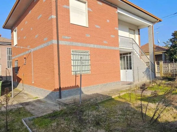 casa indipendente in vendita a Robbio