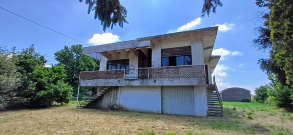 casa indipendente in vendita a Robbio