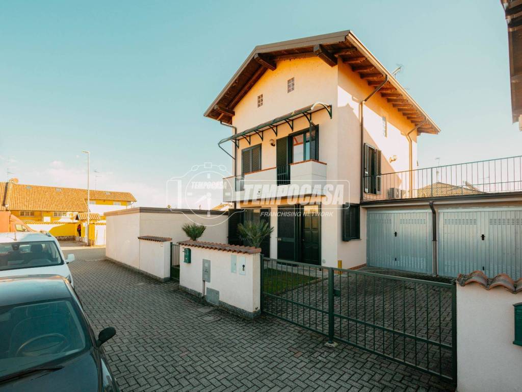 casa indipendente in vendita a Robbio