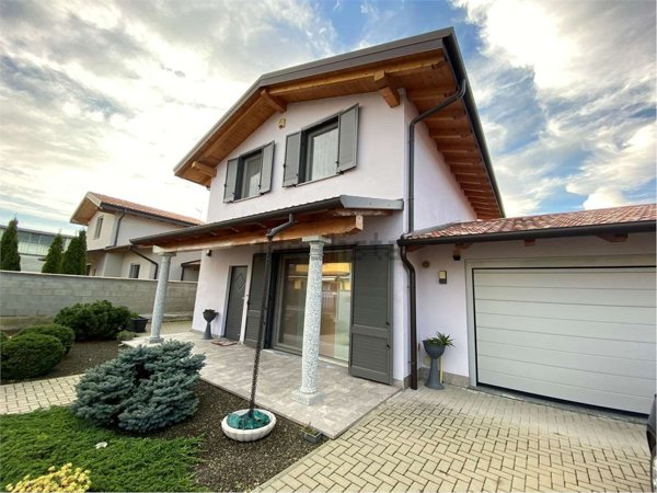 casa indipendente in vendita a Robbio