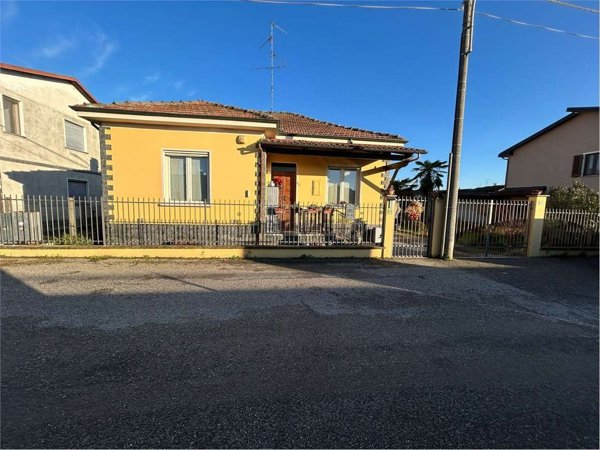 casa indipendente in vendita a Robbio