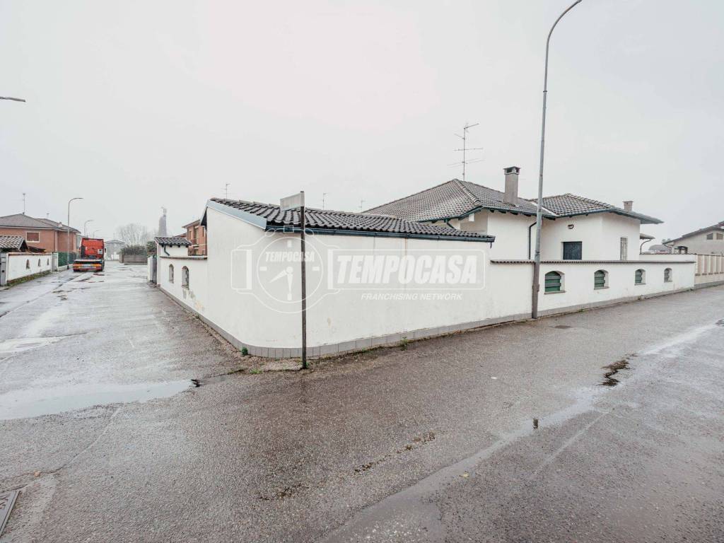 casa indipendente in vendita a Robbio