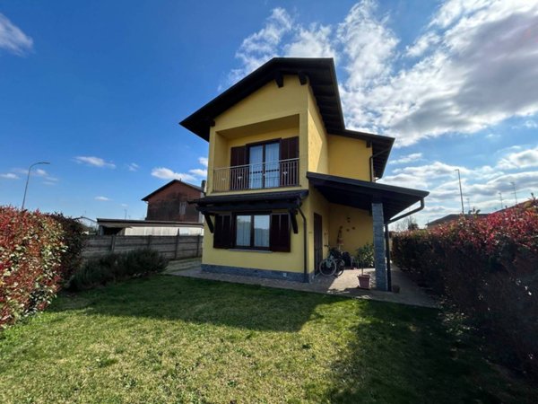 casa indipendente in vendita a Robbio