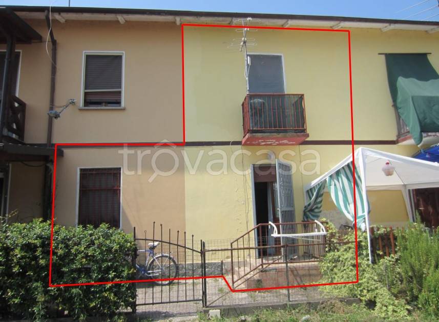casa indipendente in vendita a Robbio