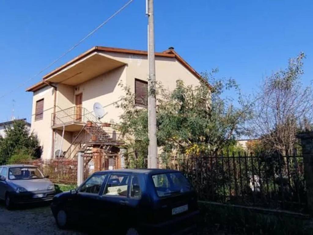 casa indipendente in vendita a Robbio