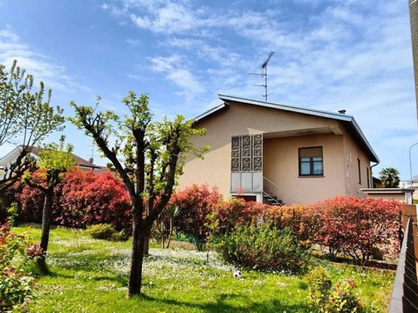 casa indipendente in vendita a Robbio