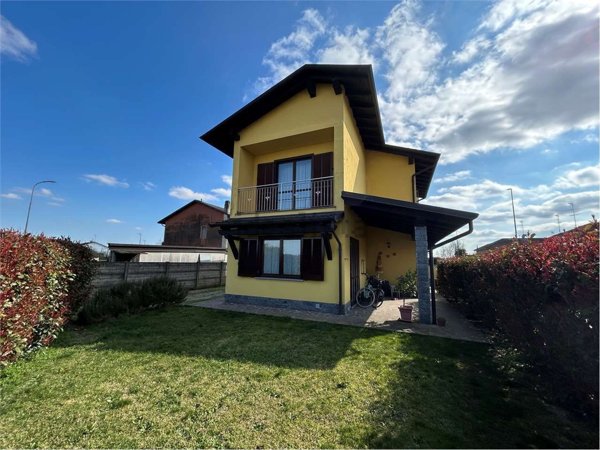 casa indipendente in vendita a Robbio