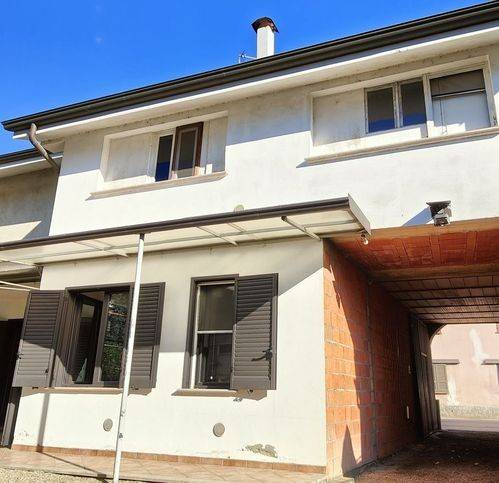 casa indipendente in vendita a Robbio