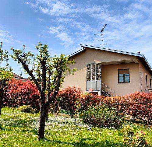 casa indipendente in vendita a Robbio