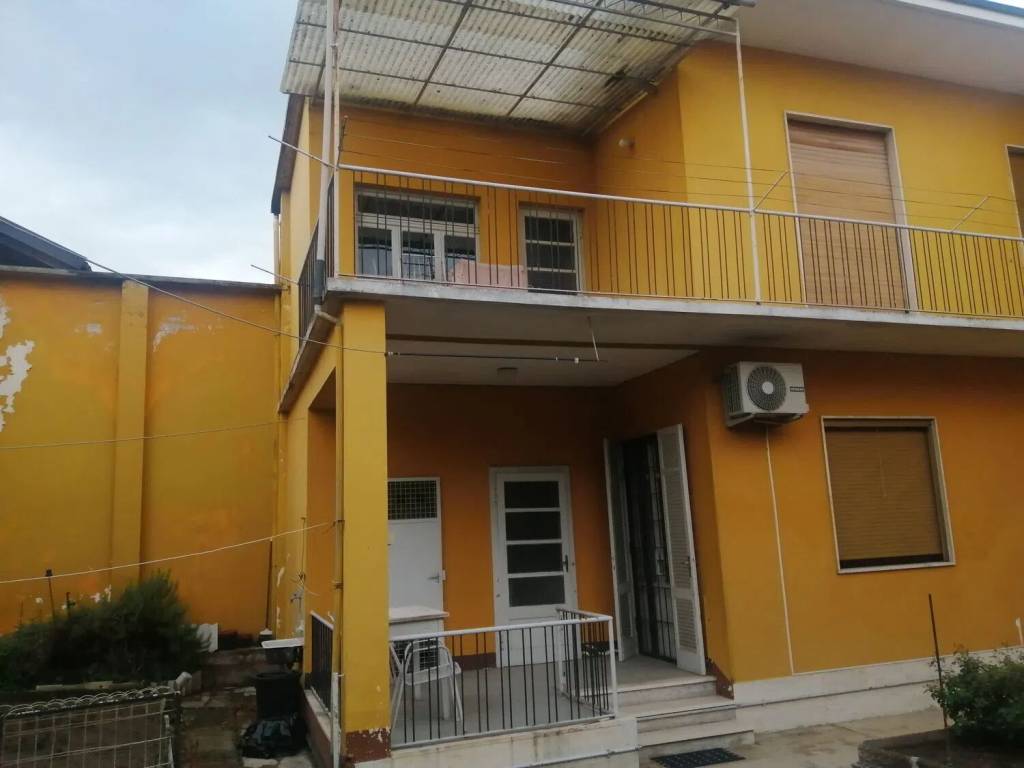 casa indipendente in vendita a Robbio