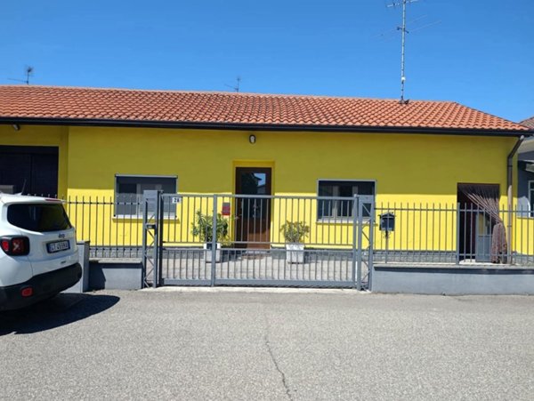 casa indipendente in vendita a Robbio