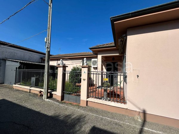 casa indipendente in vendita a Robbio