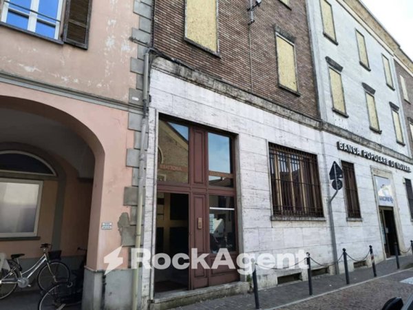 negozio in vendita a Robbio