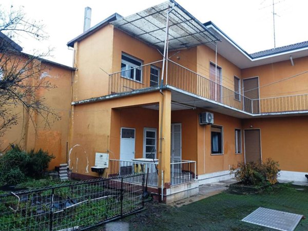 casa indipendente in vendita a Robbio