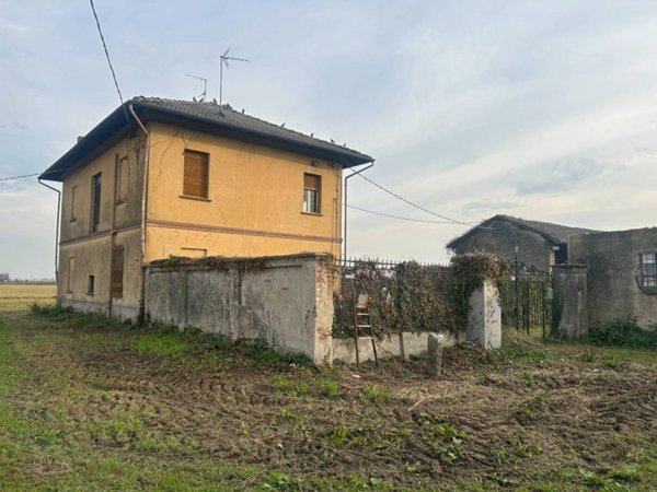 casa indipendente in vendita a Robbio