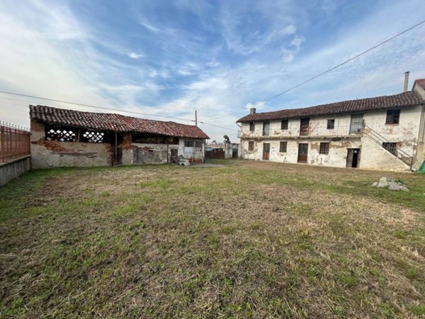 casa indipendente in vendita a Robbio