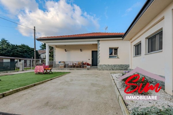 casa indipendente in vendita a Robbio