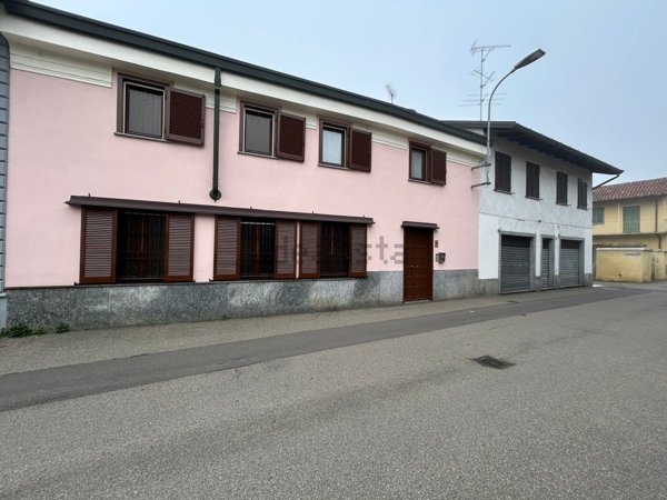 pentavano in vendita a Robbio