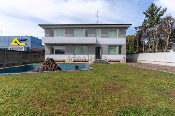 casa indipendente in vendita a Robbio