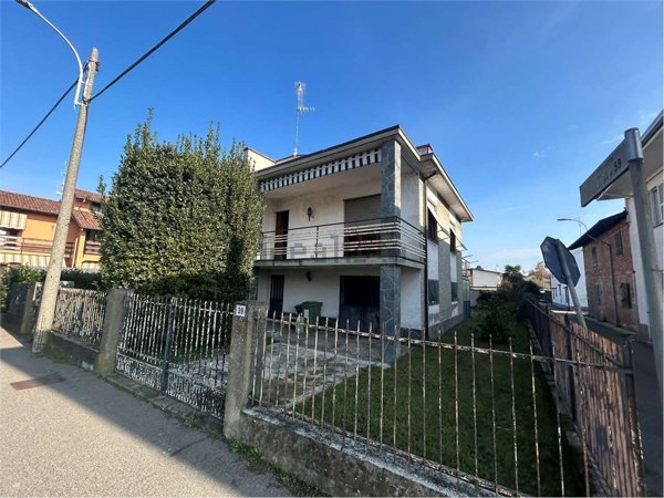 casa indipendente in vendita a Robbio